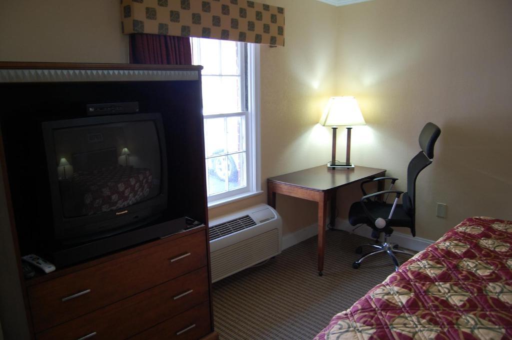 Towne Motel Alexandria Room photo